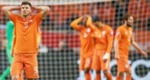 Oranje vernederd en niet naar EK 02