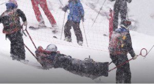 Skien Lindsey Vonn op de brancard in Soldeu27 febr 2016